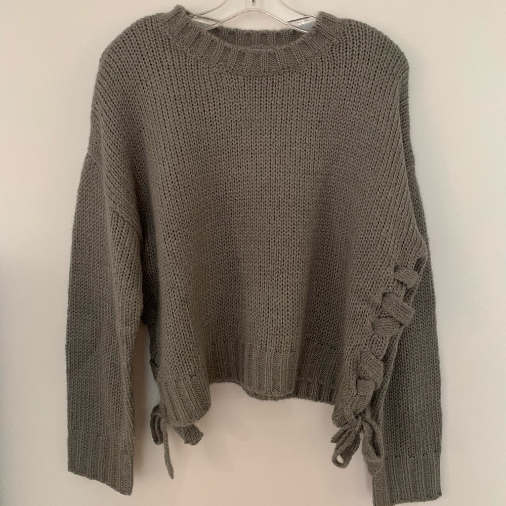 BB DAKOTA chunky sweater w lace up detail